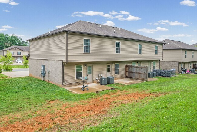 Building Photo - 148 Center Pointe Dr