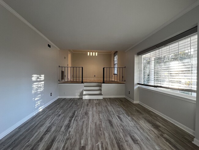 Building Photo - Fully Remodeled 3 Bedroom / 2.5 Bathroom i...