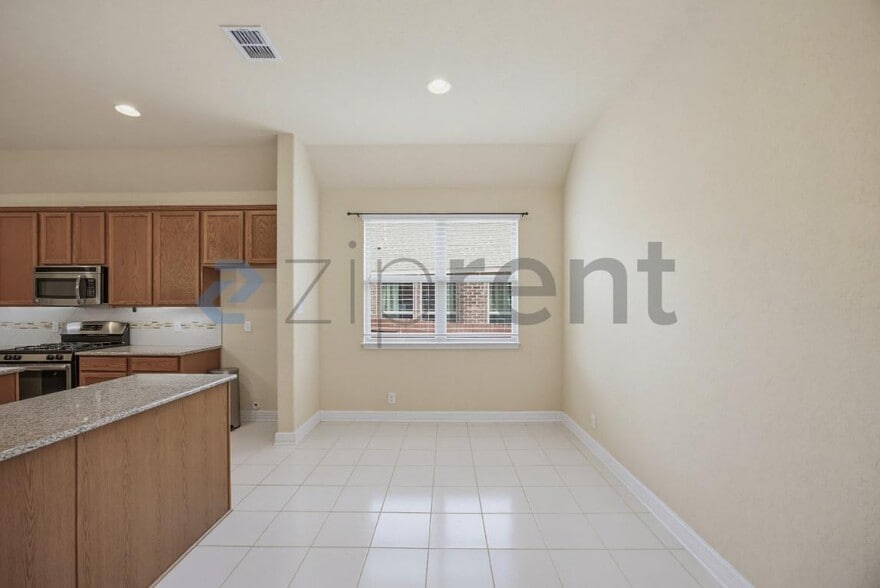 Building Photo - Unit 1