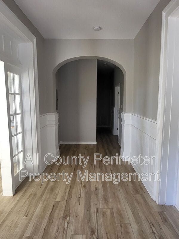 Building Photo - 1249 Duncan Ave