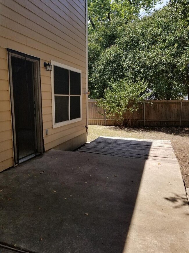 Building Photo - 2928 Thrushwood Dr