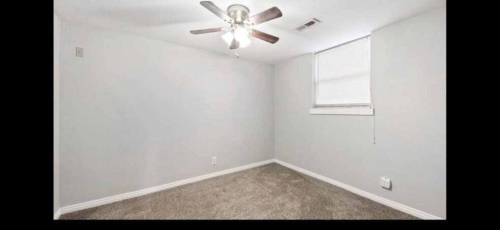 Building Photo - 1532 S 200 E