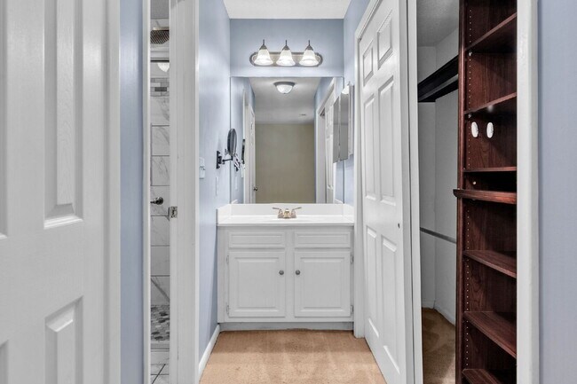 Building Photo - Beautiful 3 Bedroom 2.5 Bathroom Condo in Prime Taylors Location $1,625/mo rent
