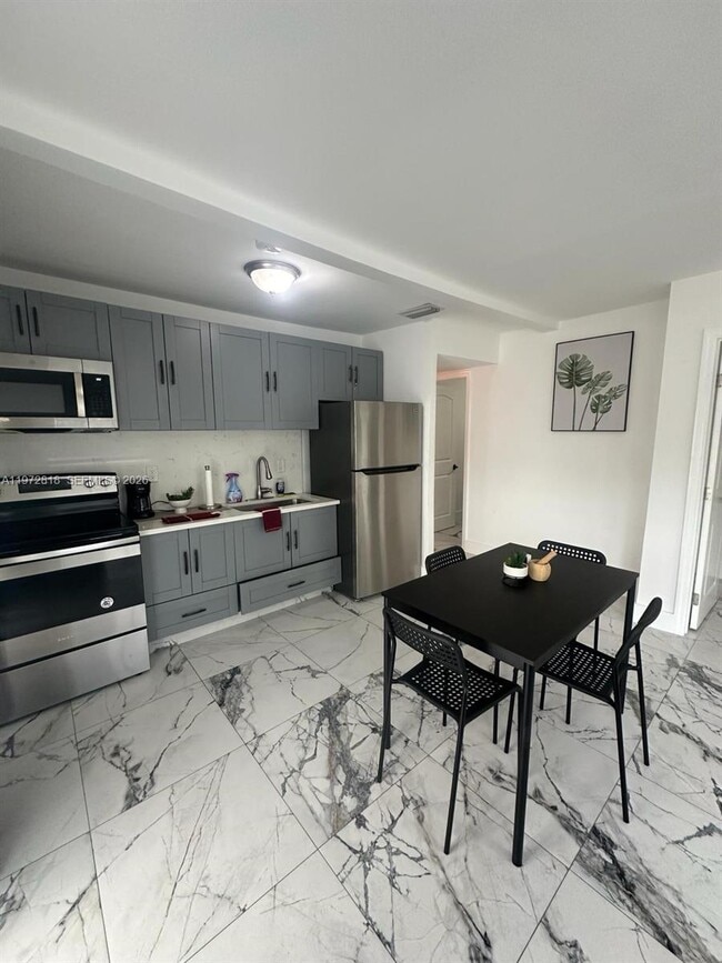 Building Photo - 104 NW 9th St