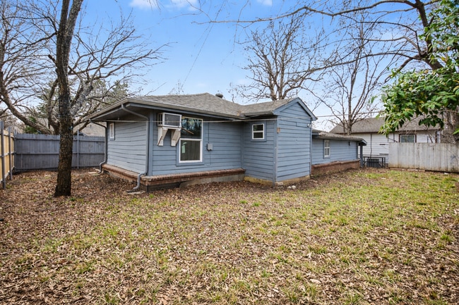 Building Photo - Affordable spacious 3bed/1bath unit!