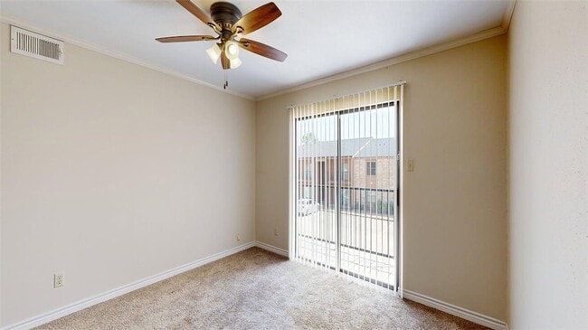 Building Photo - 904 University Oaks Blvd