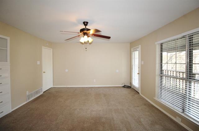 Building Photo - 313 Woodhaven Dr