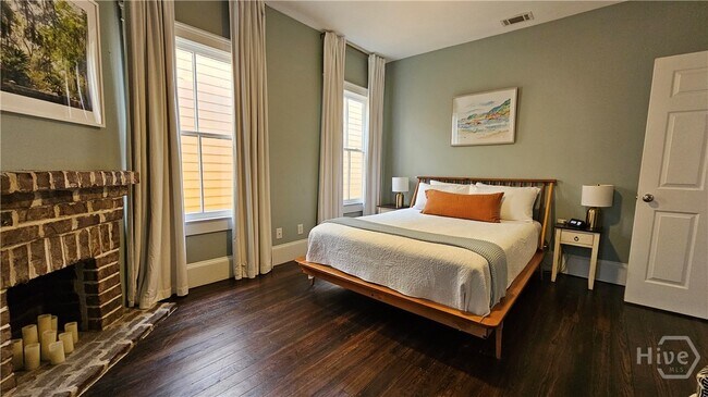 Building Photo - 14 E 41st St