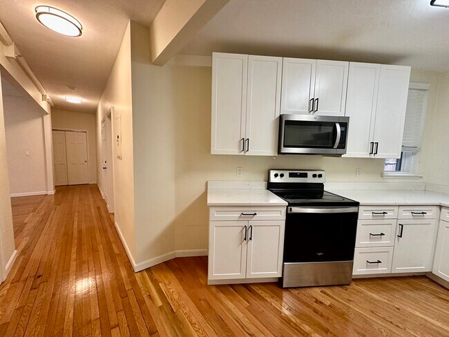 Building Photo - 1405 Beacon St