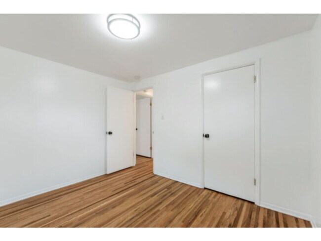 Building Photo - 6113 Holland St