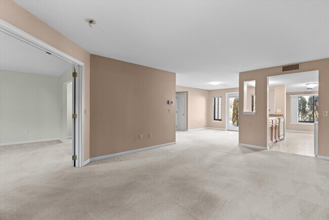 Building Photo - 221 Trailside Way