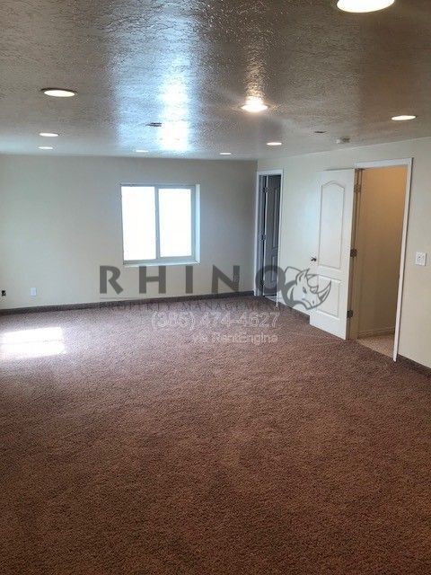 Building Photo - 1919 N Sego Lilly Dr