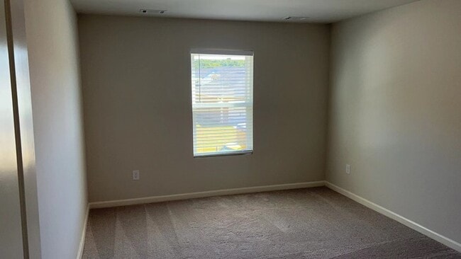 Building Photo - Charming single family house!3bedrooms, 3b...