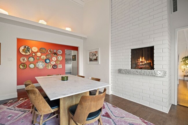 Building Photo - Ventura | Pierpont | 4 Bedroom + 3 Bathroom