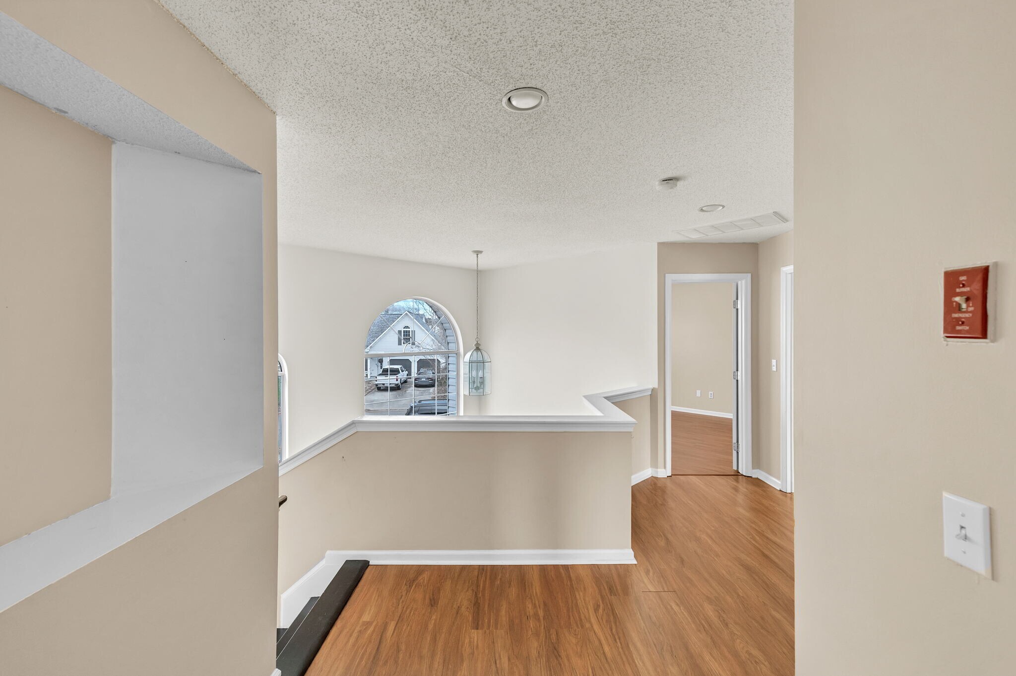 Building Photo - 3136 Sacramento Dr