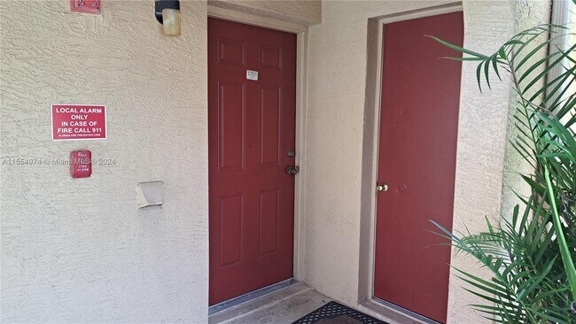 Building Photo - 4791 Via Palm Lakes