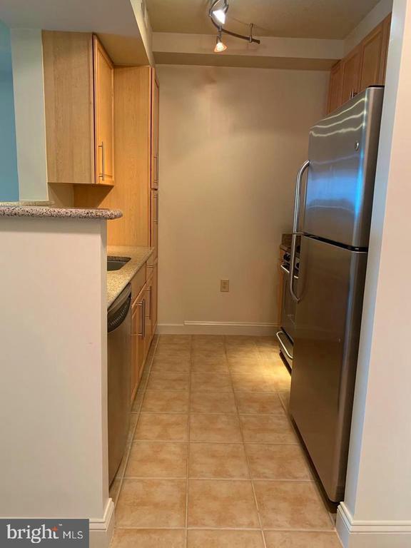 Building Photo - 11760 Sunrise Valley Dr