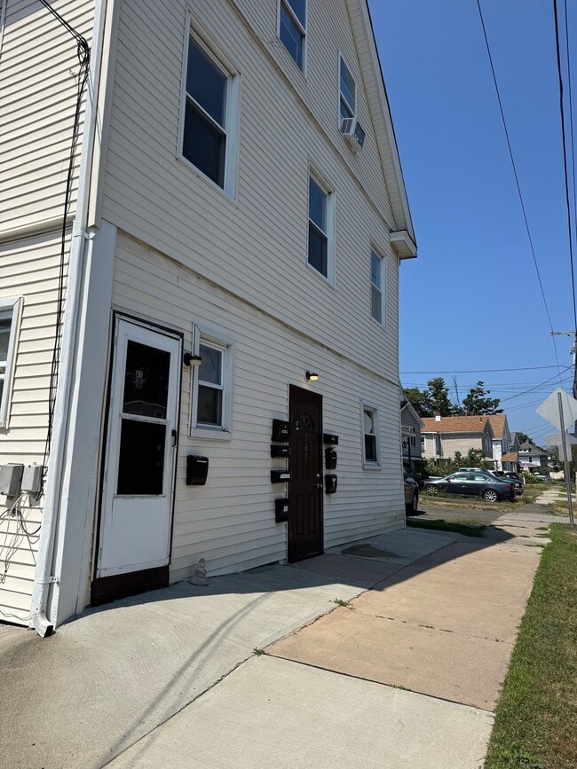 Building Photo - 760 Washington Ave