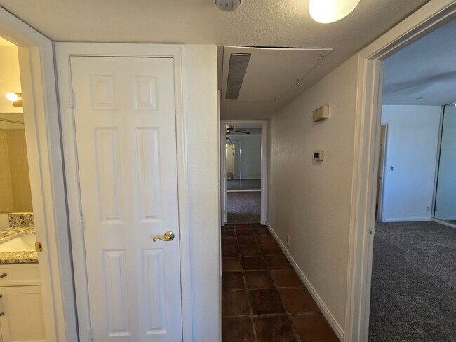 Building Photo - 1421 Santa Margarita St