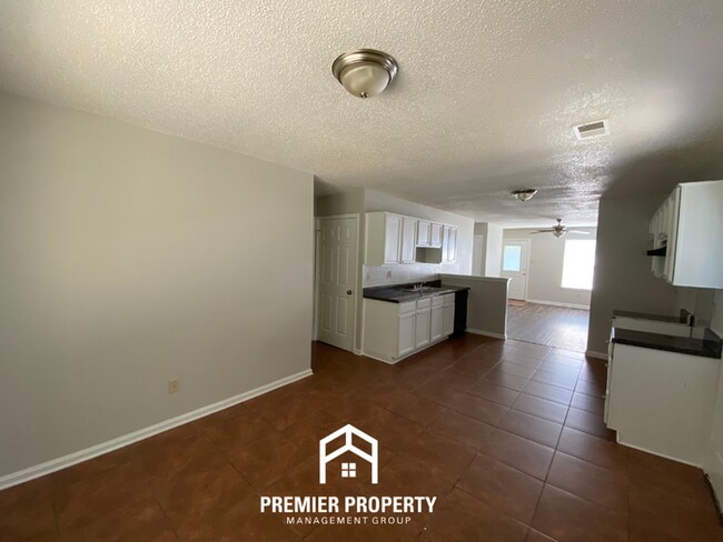Building Photo - 4448 Kings Valley Cove W
