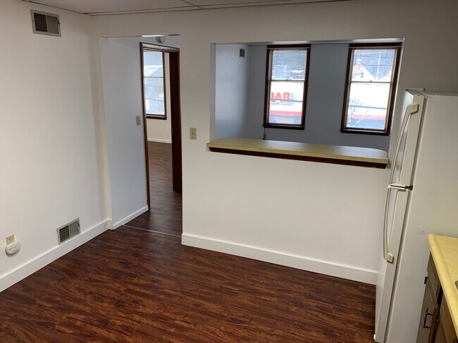 Building Photo - 635 Monongahela Ave