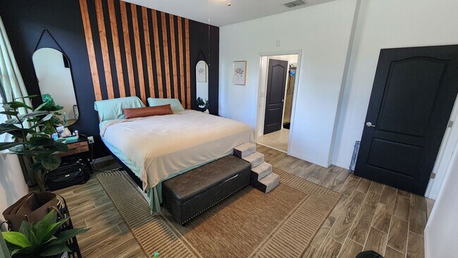 Building Photo - FOR RENT!!! SIMPLY STUNNING  3 BEDROOM 2 B...
