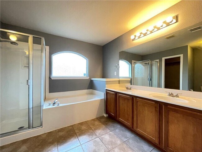 Building Photo - 716 Arrowood Pl