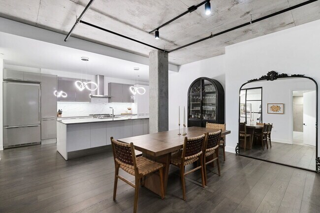 Building Photo - 111 S Peoria St