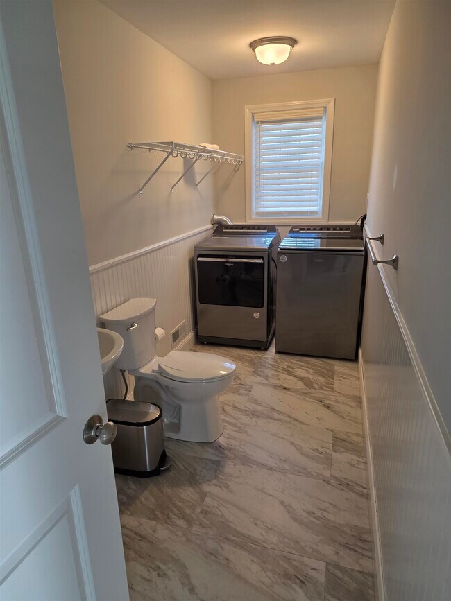 Building Photo - 5 Alumni Dr