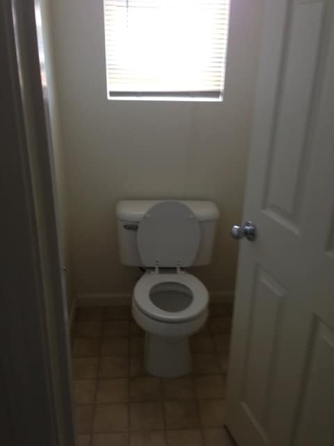 Building Photo - Los Banos, Large 2 story 5 bedroom 3 full ...