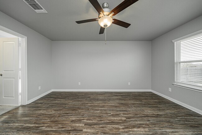 Building Photo - 602 Hollyhock Dr