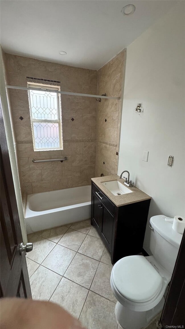 Building Photo - 686 E 98th St