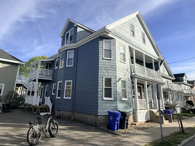 Building Photo - 2 Thorndike St
