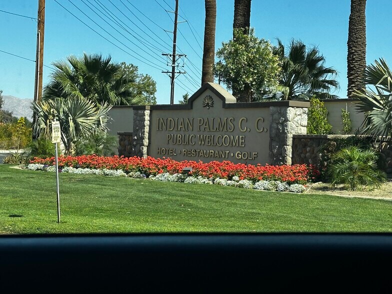Main entrance - 49174 Wayne St