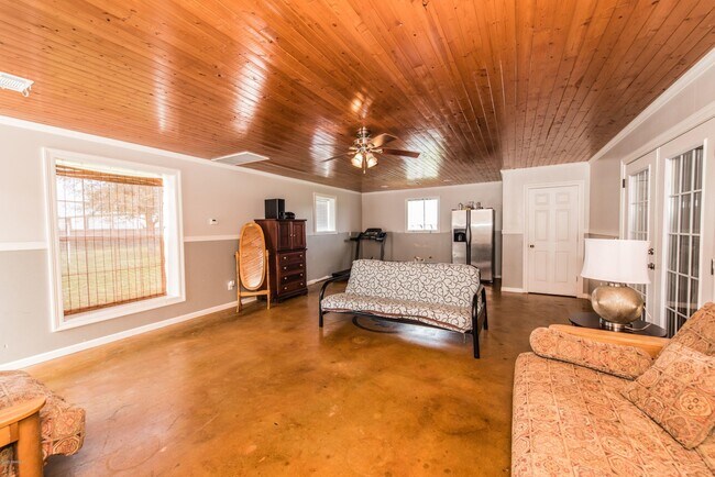 Building Photo - 1738 Red Bud Ln