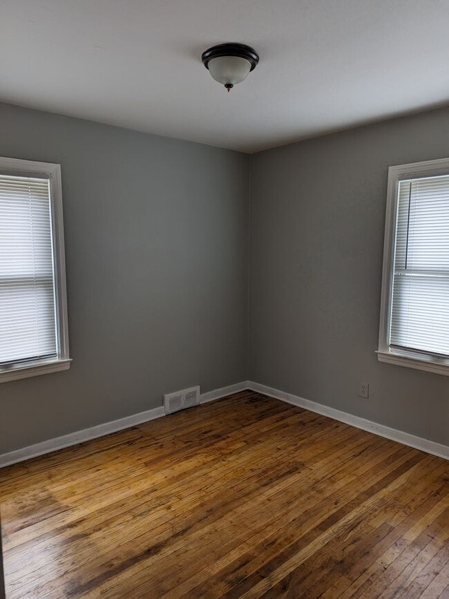 Building Photo - 18255 Oakfield Ave