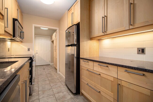 Building Photo - 614 Peninsula Ct