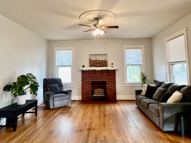 Building Photo - 511 Bowling St