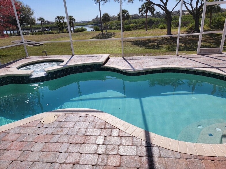 Building Photo - 1184 Riveredge Dr