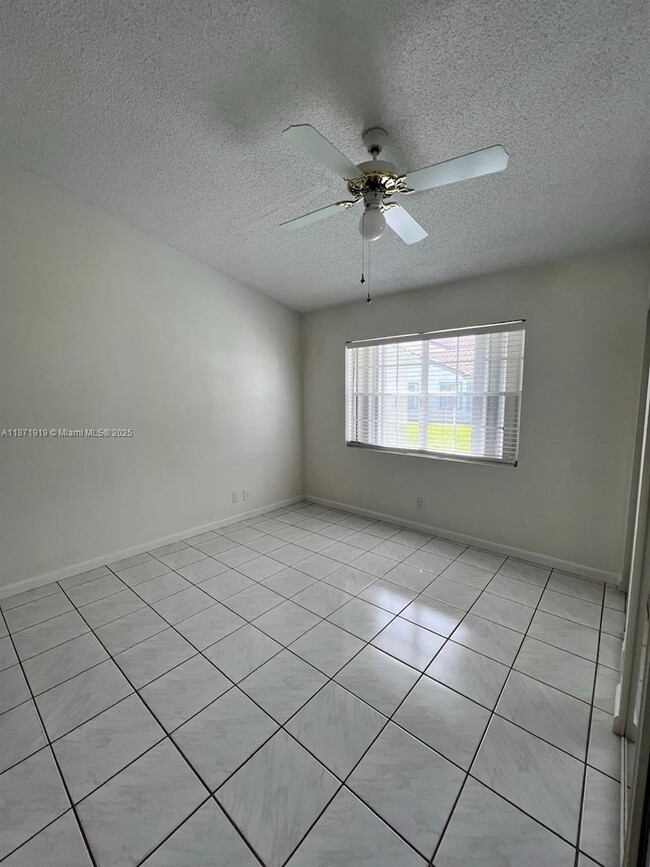 Building Photo - 1565 Springside Dr