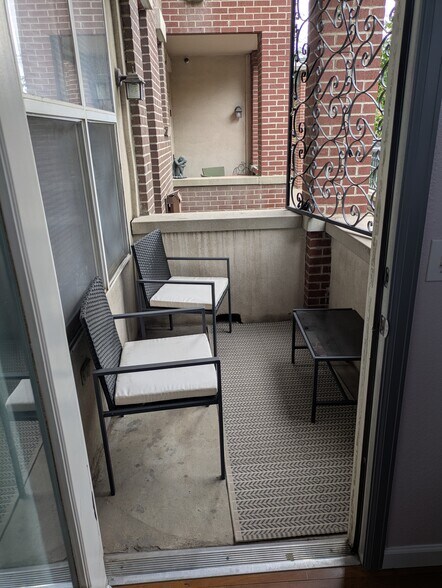 Private patio - 1727 N Pearl St