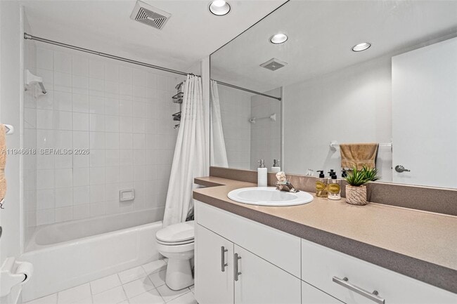 Building Photo - 3121 NE 51st St