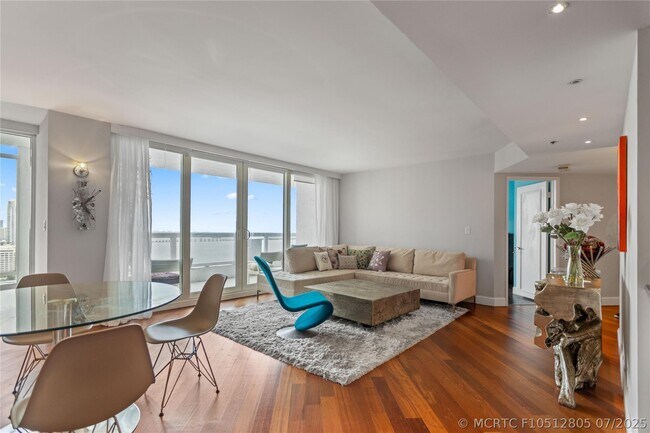 Building Photo - 1717 N Bayshore Dr