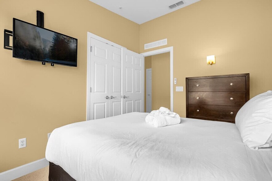 Building Photo - 14590 Damai Ln