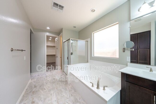 Building Photo - 3943 E Ficus Way