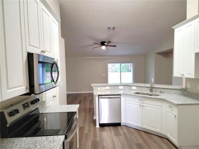 Building Photo - 5551 Cinnamon Fern Blvd