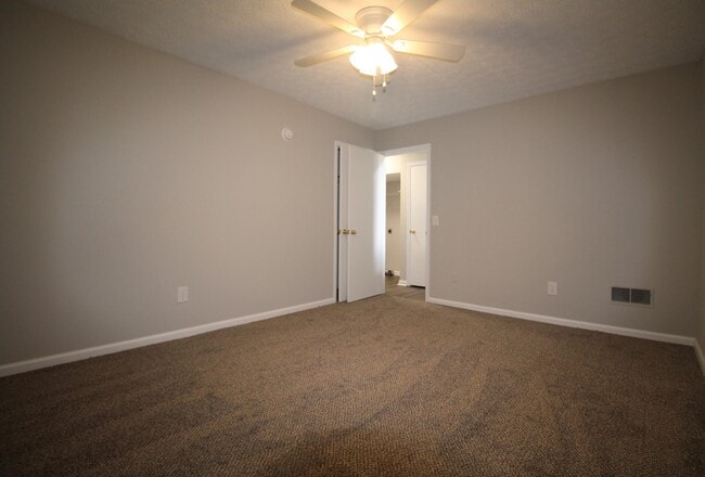 Building Photo - 414 Lakeview Dr