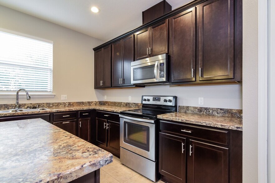 Building Photo - 1309 Canyon Oaks Dr