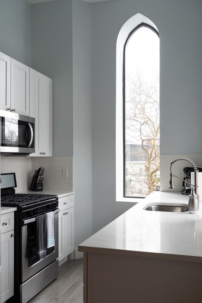 Building Photo - Luxury 4 bed + 2.5 bath apartments in East Rock