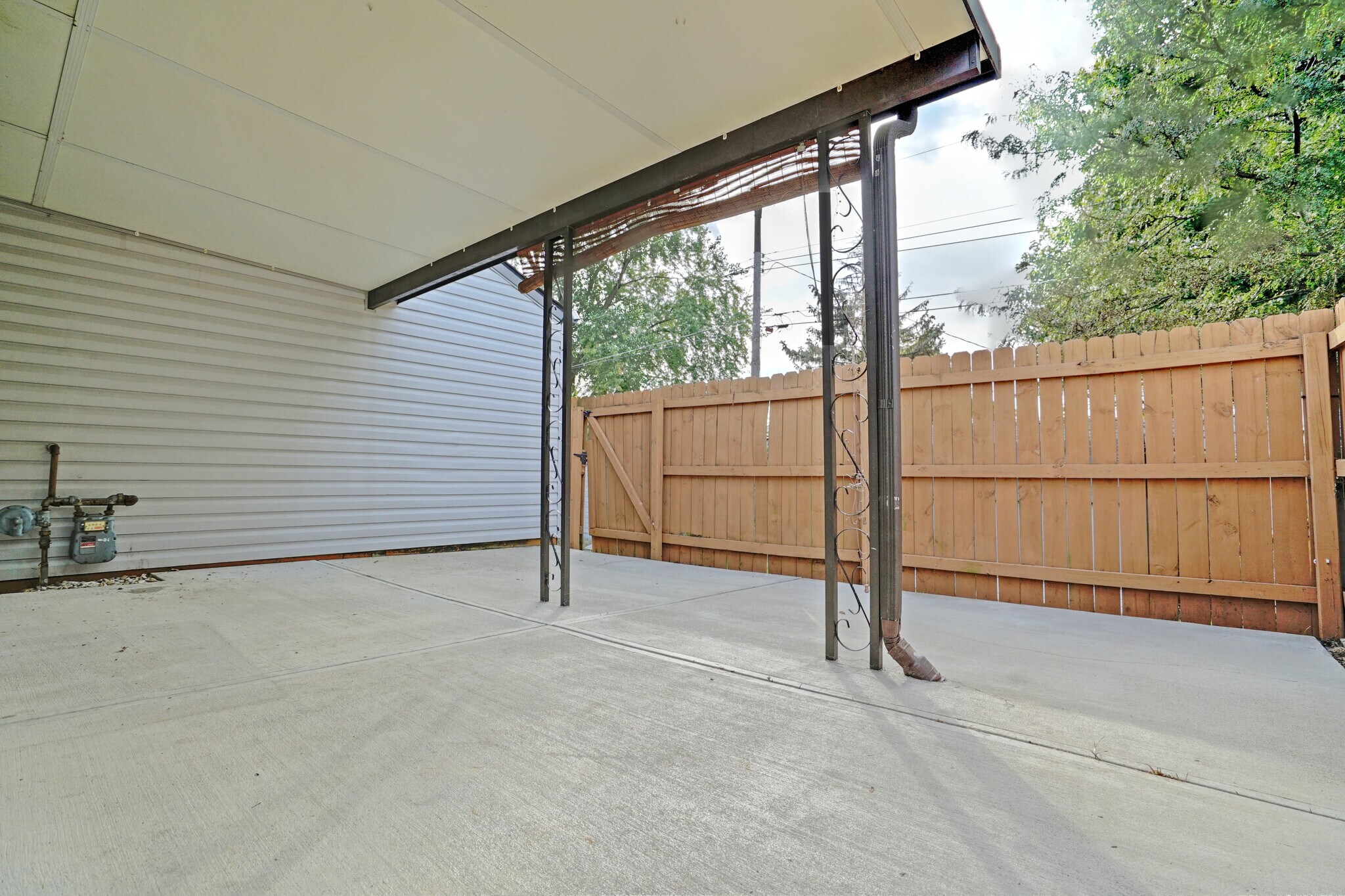 Back Patio - 626 Woods Crossing Dr